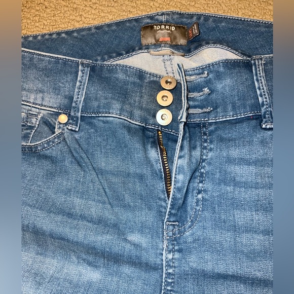 TORRID SZ18 xtra short skinny jegging - Picture 3 of 8
